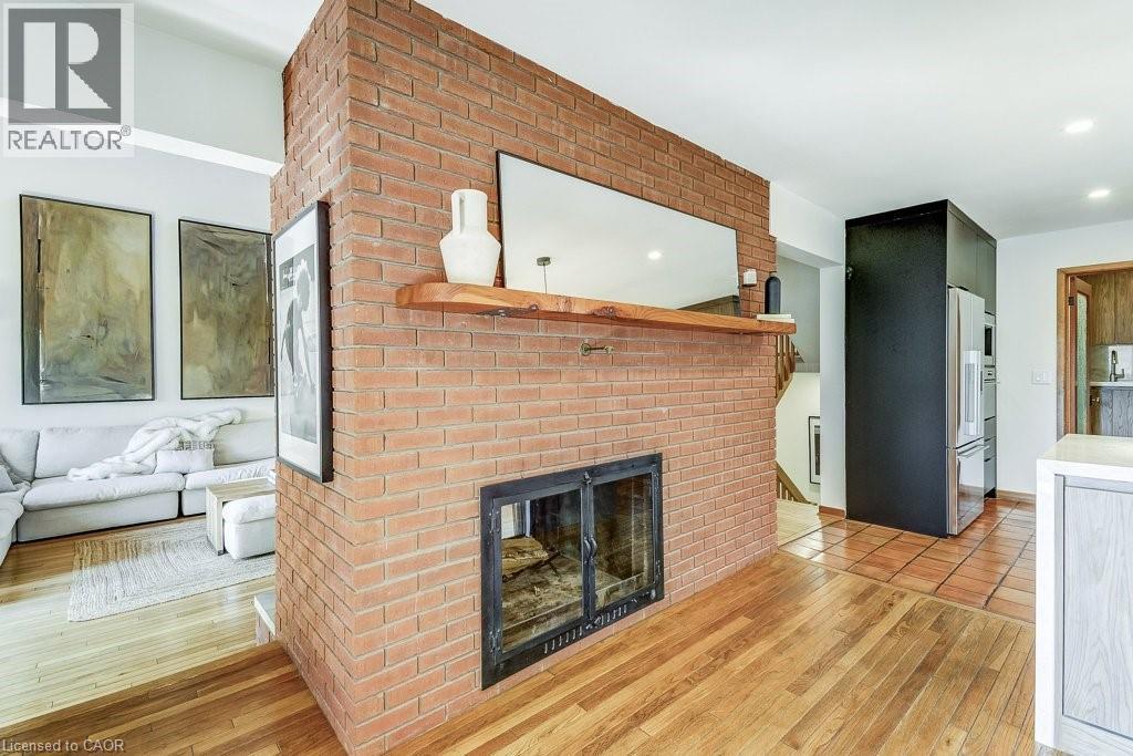 9 Foresthill Crescent, Fonthill, ON - Indoor Photo Showing Living Room With Fireplace