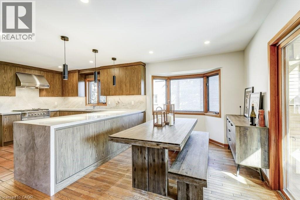 9 Foresthill Crescent, Fonthill, ON - Indoor Photo Showing Kitchen With Upgraded Kitchen
