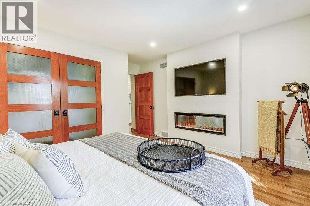9 Foresthill Crescent, Fonthill, ON - Indoor Photo Showing Bedroom With Fireplace