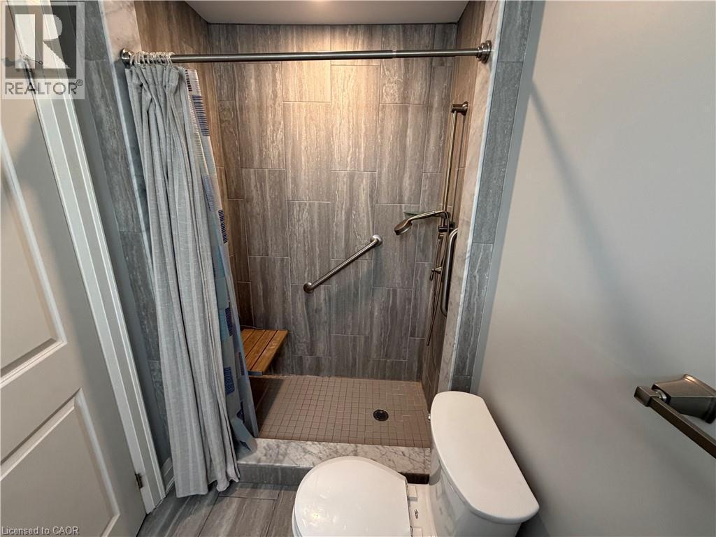 21 Gates Lane, Hamilton, ON - Indoor Photo Showing Bathroom