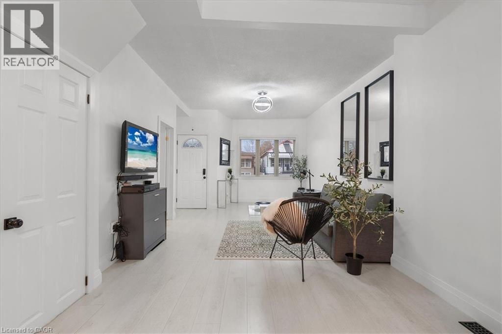 39 Division Street, Hamilton, ON - Indoor Photo Showing Other Room