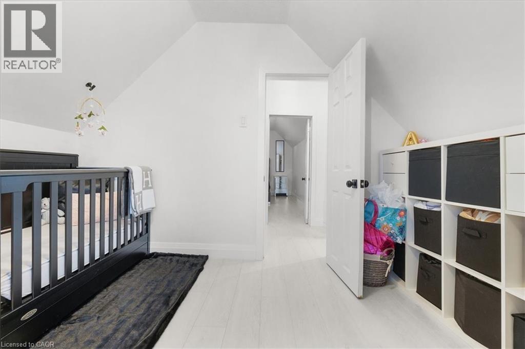 39 Division Street, Hamilton, ON - Indoor Photo Showing Bedroom