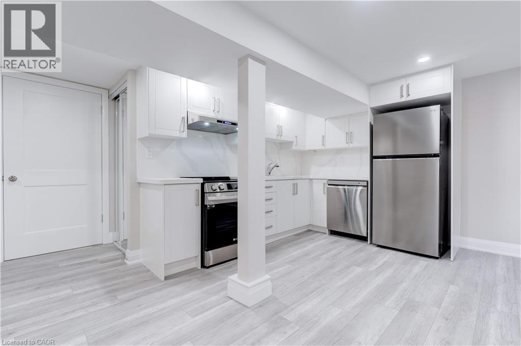 164 West 19Th Street, Hamilton, ON - Indoor Photo Showing Kitchen