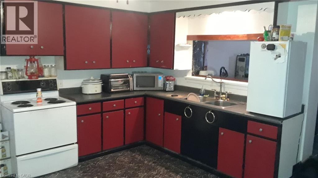160 Erb Street E, Waterloo, ON - Indoor Photo Showing Kitchen