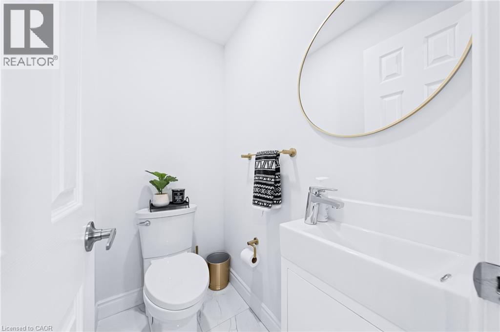 main level powder room for convenient hand washing before meals l - 46 Novoco Drive, Hamilton, ON - Indoor Photo Showing Bathroom