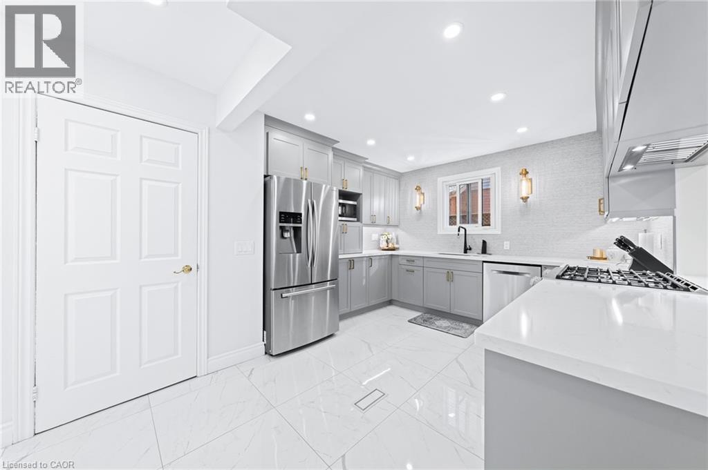 spacoius kitchen with white and gray colour scheme - 46 Novoco Drive, Hamilton, ON - Indoor Photo Showing Kitchen With Upgraded Kitchen