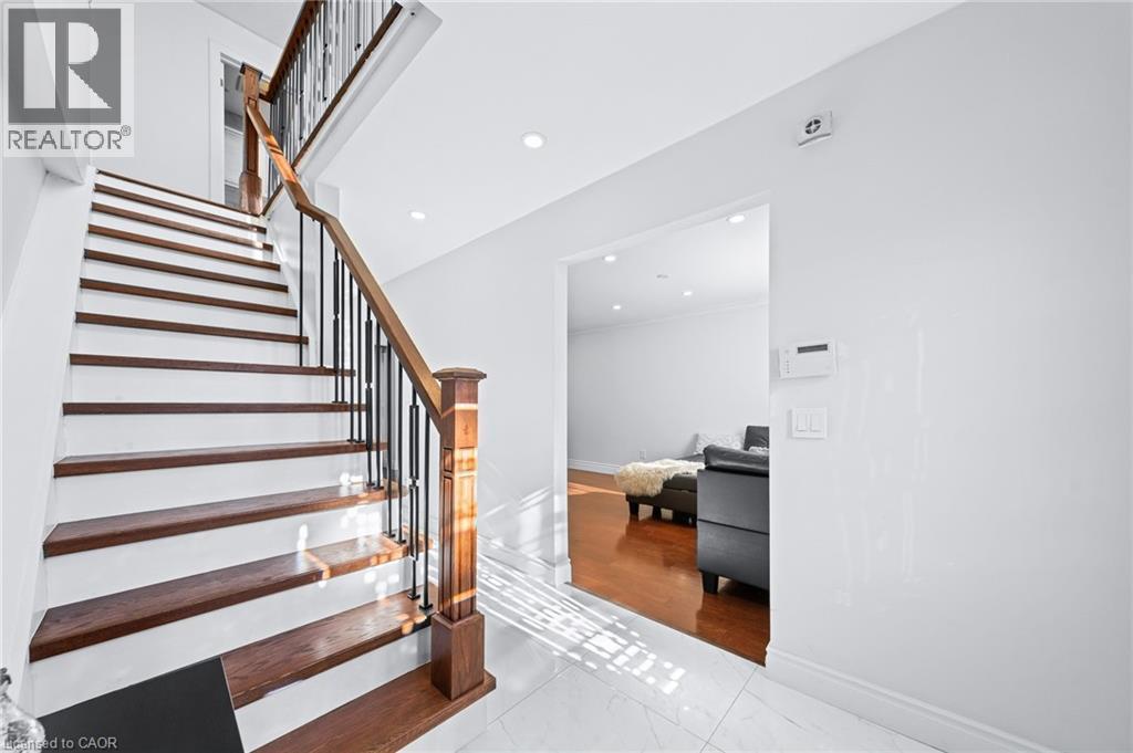 46 Novoco Drive, Hamilton, ON - Indoor Photo Showing Other Room