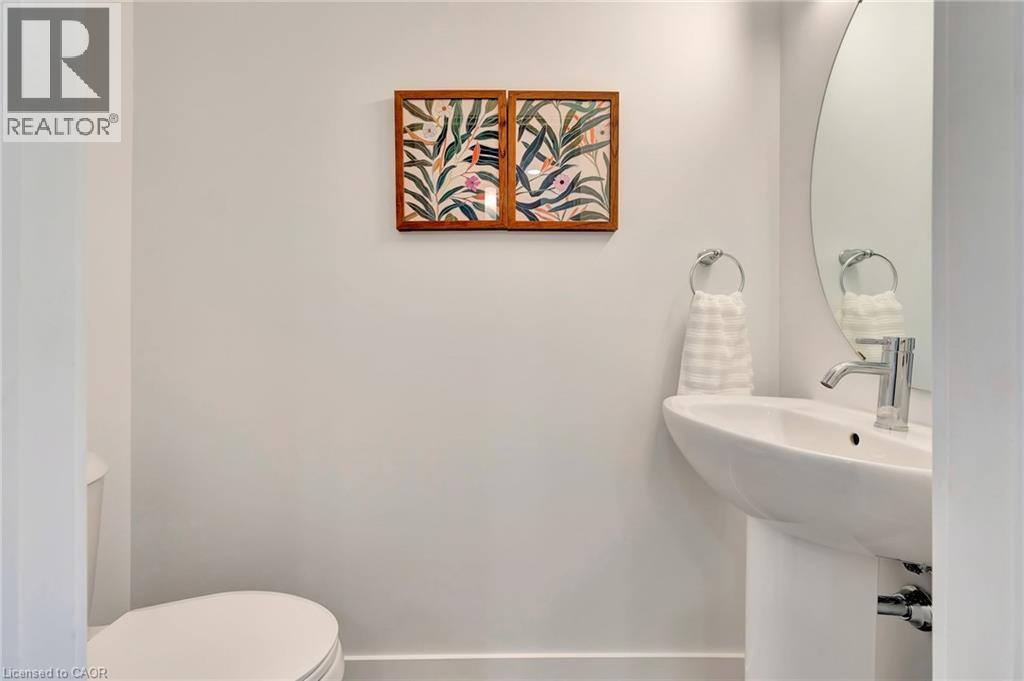 17 Mill Street, Kitchener, ON - Indoor Photo Showing Bathroom