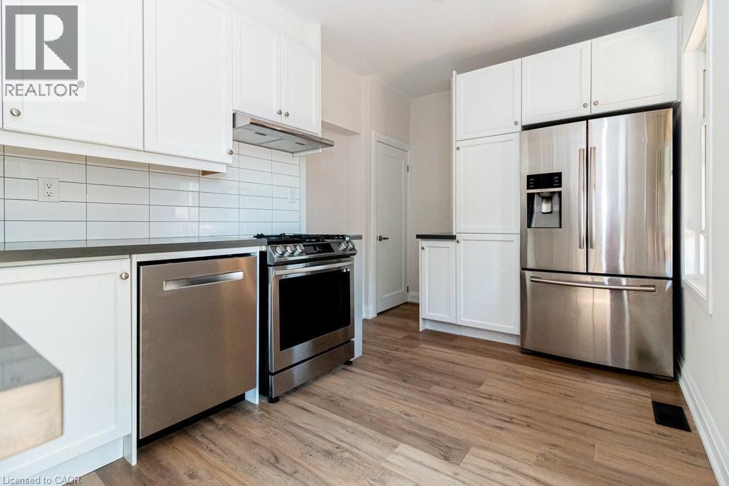 250 Avondale Street, Hamilton, ON - Indoor Photo Showing Kitchen