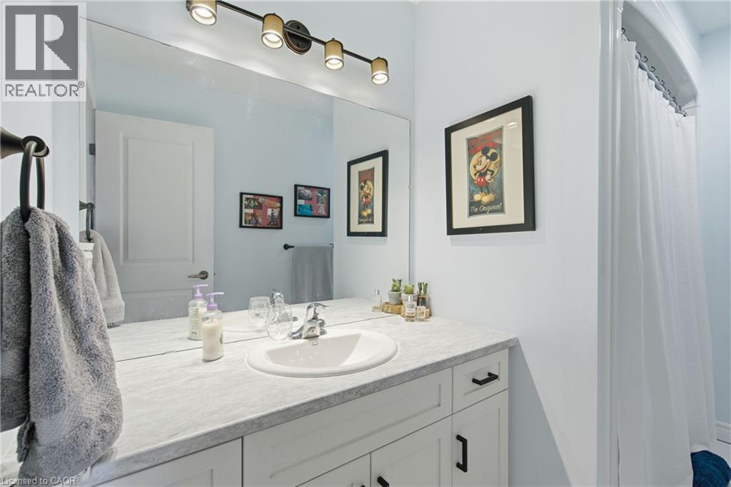 37 Fairgrounds Drive, Binbrook, ON - Indoor Photo Showing Bathroom