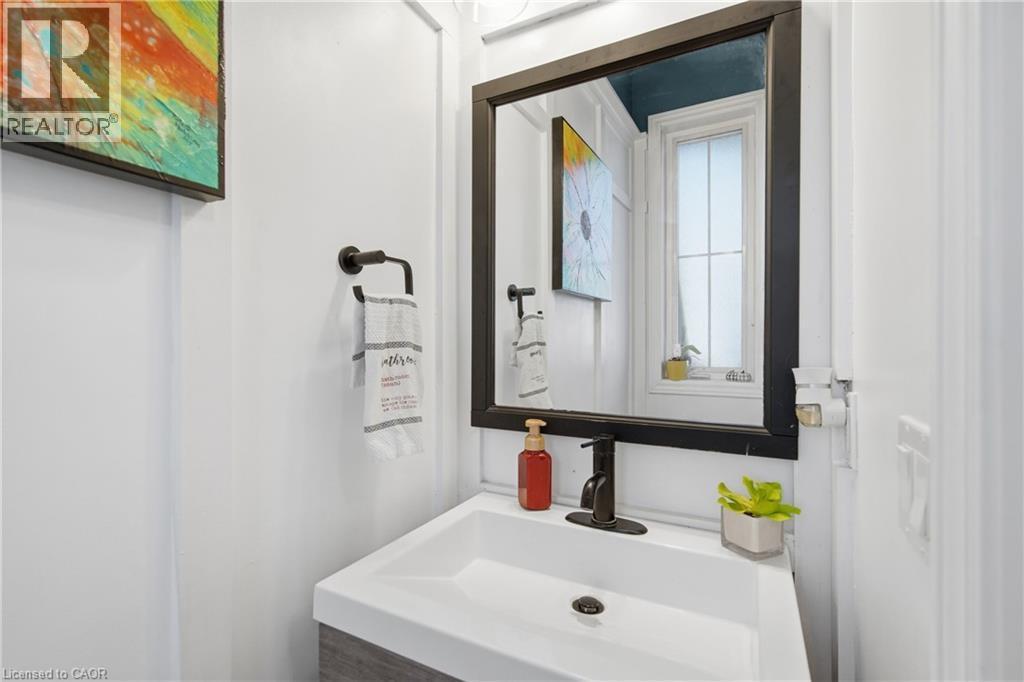 37 Fairgrounds Drive, Binbrook, ON - Indoor Photo Showing Bathroom