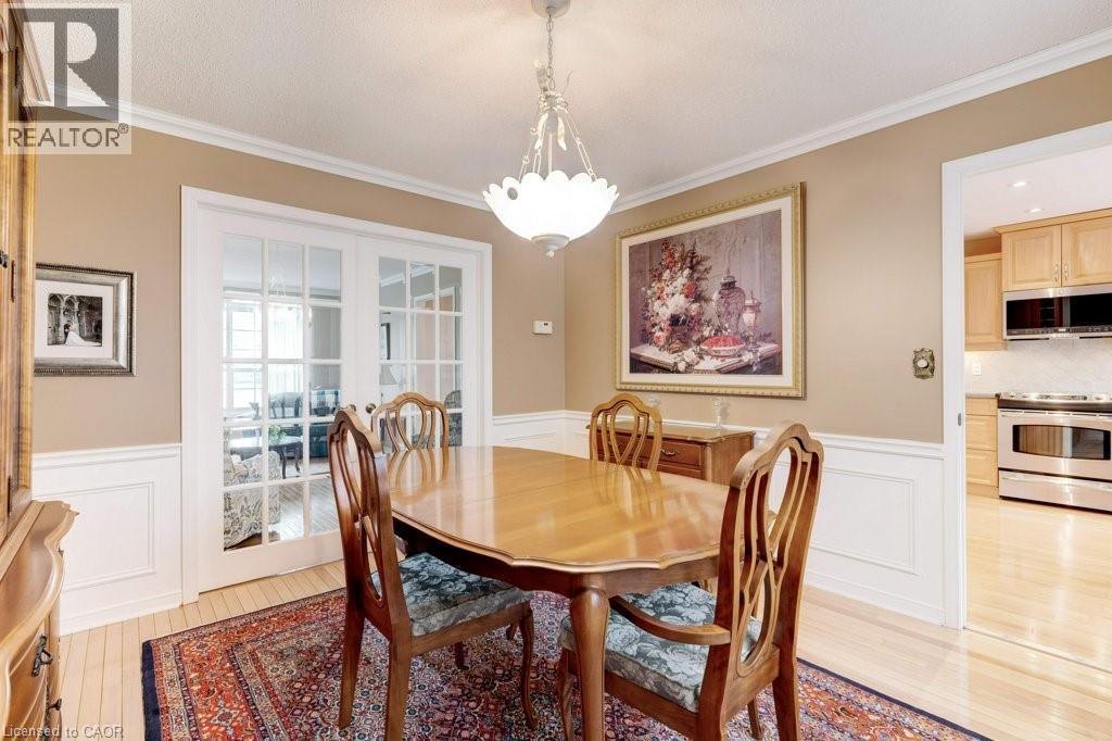 2251 Mansfield Drive, Burlington, ON - Indoor Photo Showing Dining Room