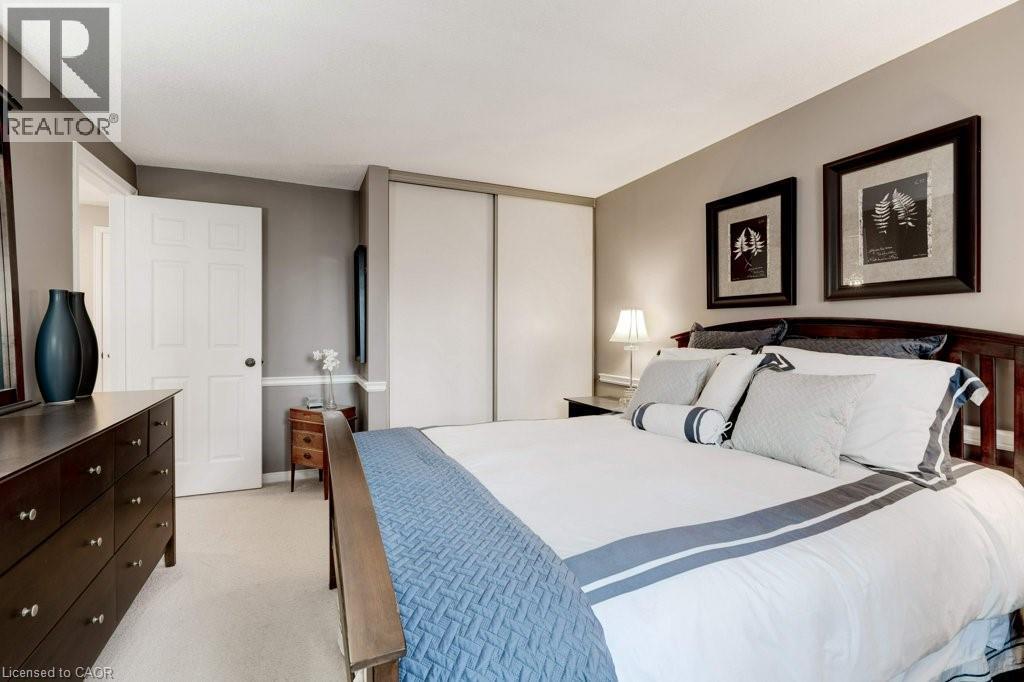 2251 Mansfield Drive, Burlington, ON - Indoor Photo Showing Bedroom