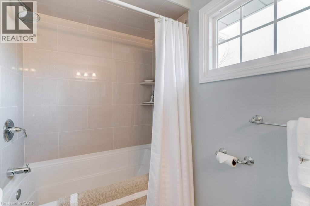 2251 Mansfield Drive, Burlington, ON - Indoor Photo Showing Bathroom