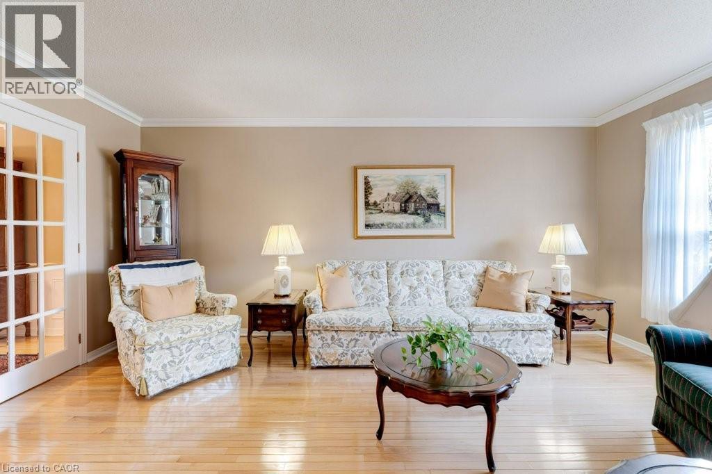 2251 Mansfield Drive, Burlington, ON - Indoor Photo Showing Living Room