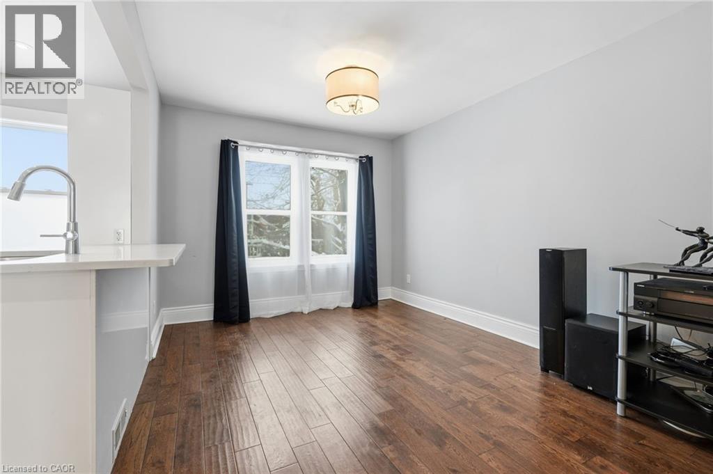 34 Balsam Avenue N, Hamilton, ON - Indoor