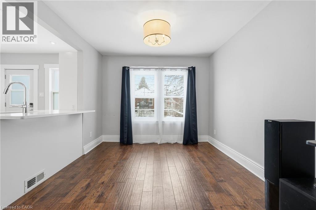 34 Balsam Avenue N, Hamilton, ON - Indoor Photo Showing Other Room