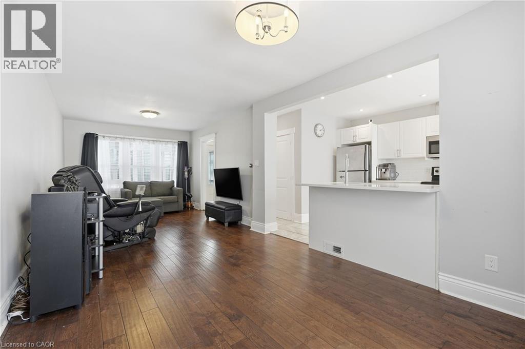 34 Balsam Avenue N, Hamilton, ON - Indoor