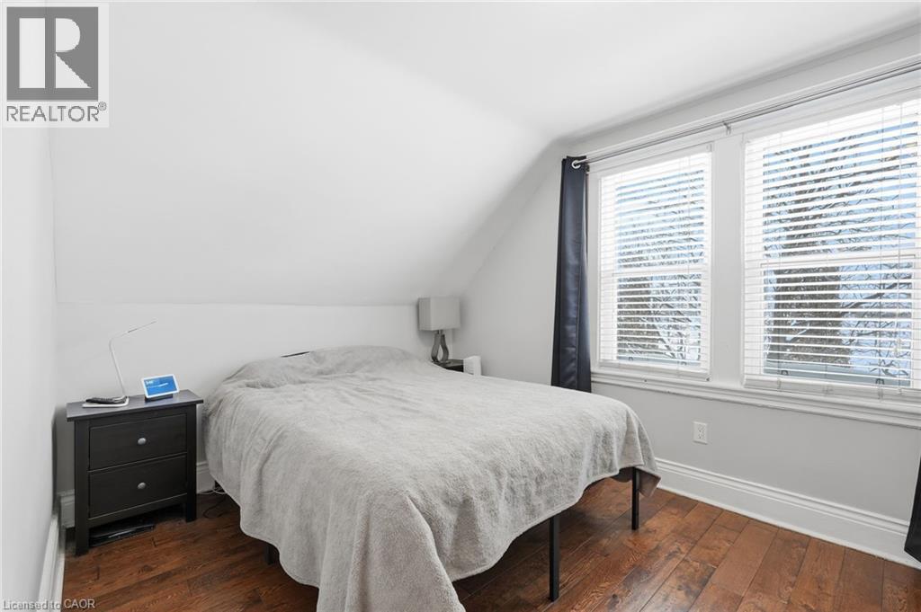 34 Balsam Avenue N, Hamilton, ON - Indoor Photo Showing Bedroom