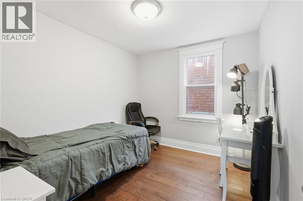 34 Balsam Avenue N, Hamilton, ON - Indoor Photo Showing Bedroom