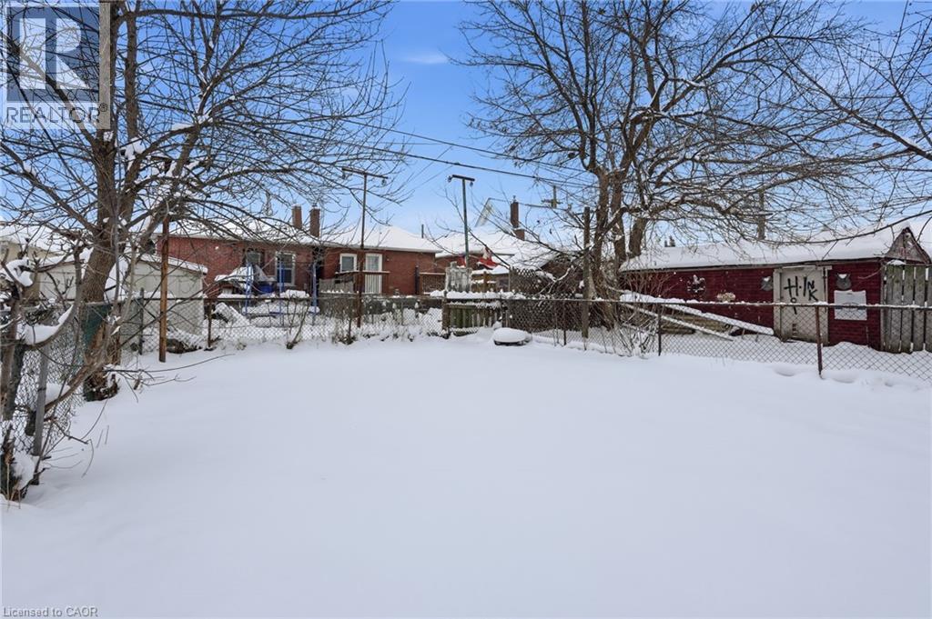 34 Balsam Avenue N, Hamilton, ON - Outdoor