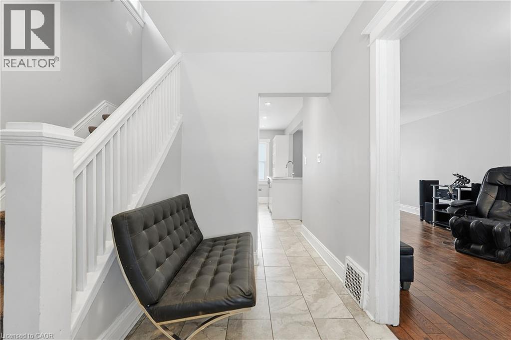 34 Balsam Avenue N, Hamilton, ON - Indoor Photo Showing Other Room