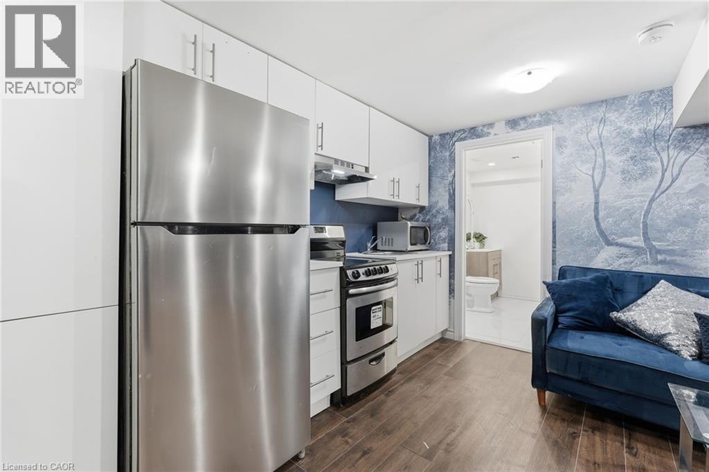 305 Cannon Street E, Hamilton, ON - Indoor Photo Showing Kitchen
