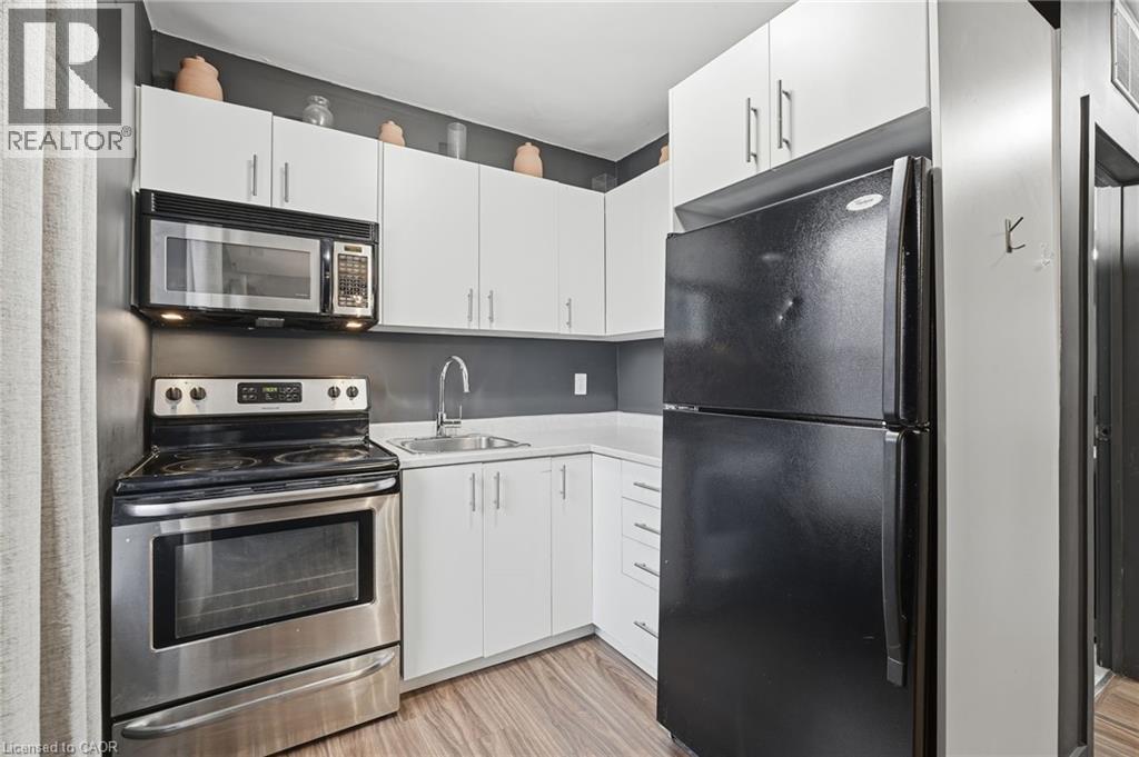 305 Cannon Street E, Hamilton, ON - Indoor Photo Showing Kitchen