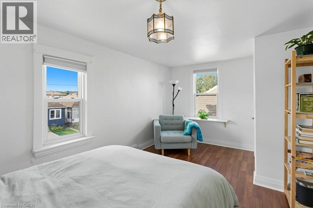 159 Hope Avenue, Hamilton, ON - Indoor Photo Showing Bedroom
