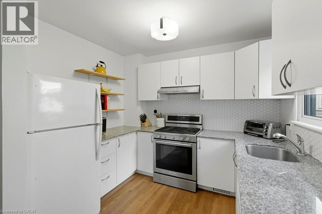 159 Hope Avenue, Hamilton, ON - Indoor Photo Showing Kitchen