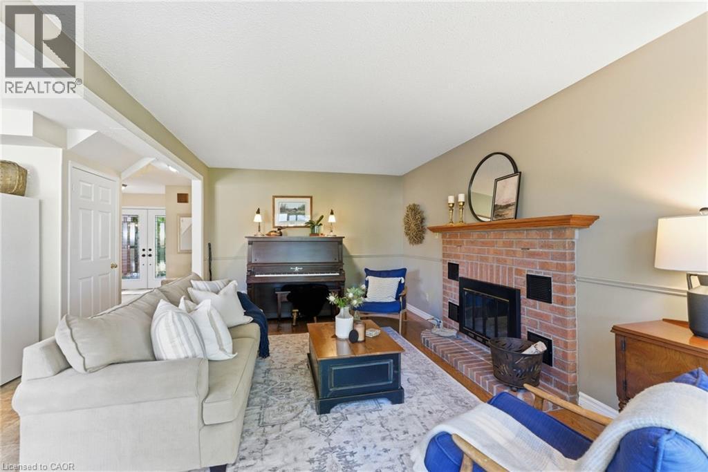 2163 Winding Way, Burlington, ON - Indoor Photo Showing Living Room With Fireplace