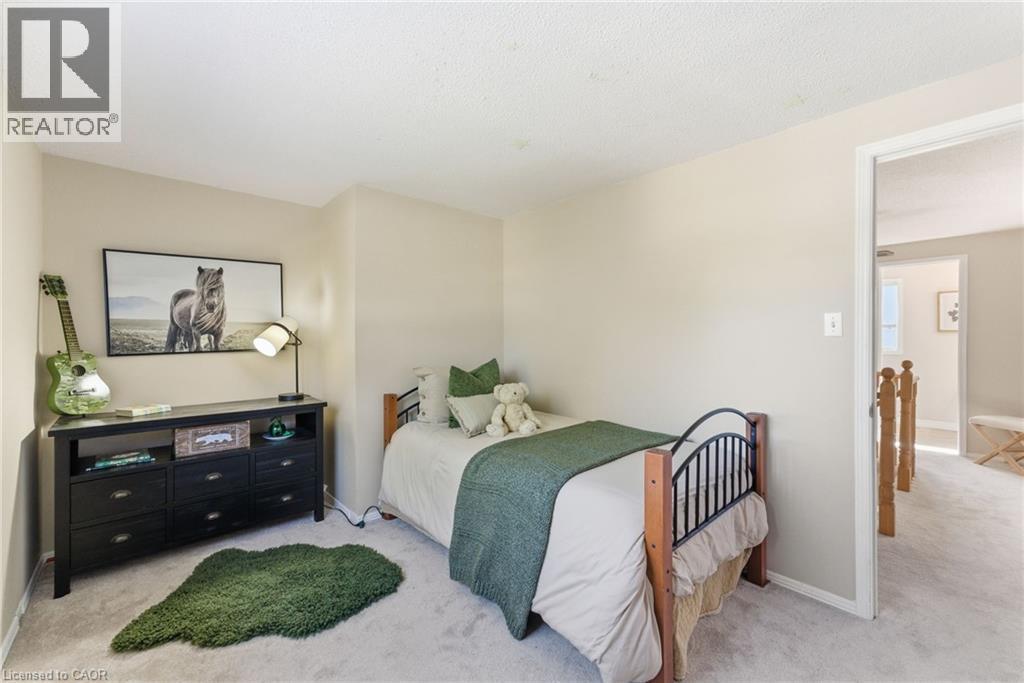2163 Winding Way, Burlington, ON - Indoor Photo Showing Bedroom