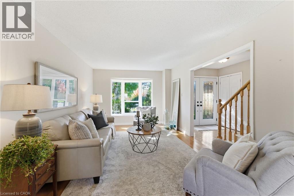 2163 Winding Way, Burlington, ON - Indoor Photo Showing Living Room