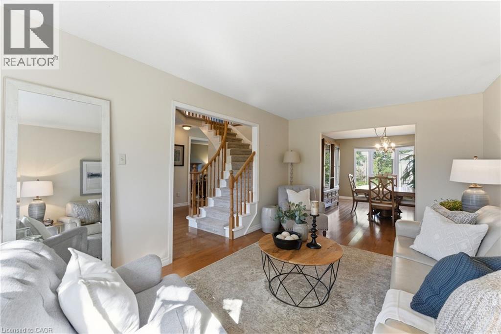 2163 Winding Way, Burlington, ON - Indoor Photo Showing Living Room