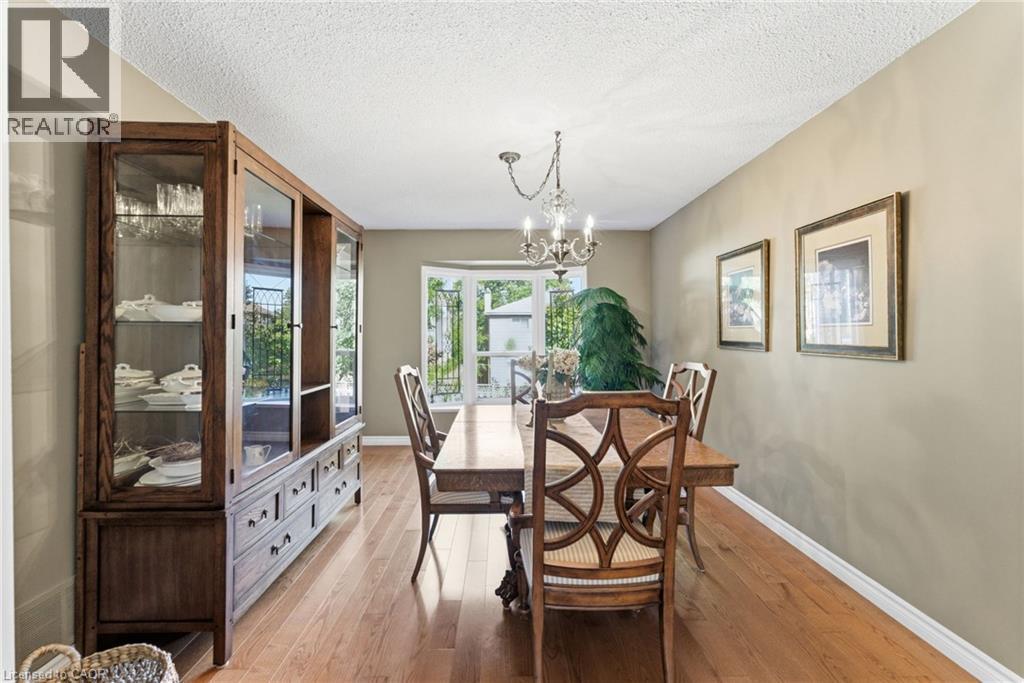 2163 Winding Way, Burlington, ON - Indoor Photo Showing Dining Room