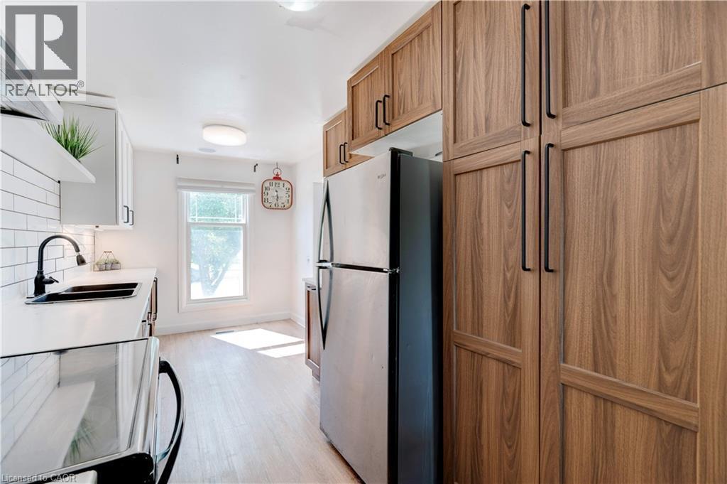 2261 Leominster Drive, Burlington, ON - Indoor Photo Showing Kitchen