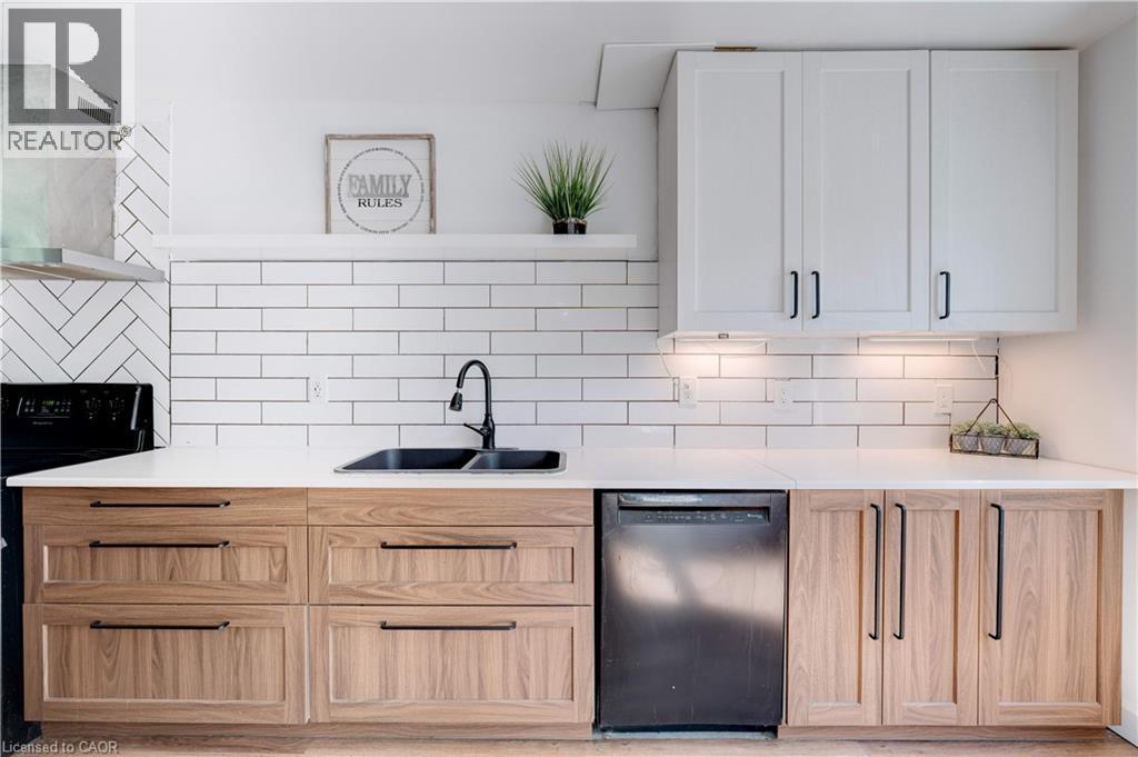 2261 Leominster Drive, Burlington, ON - Indoor Photo Showing Kitchen With Double Sink