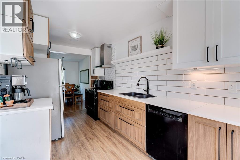 2261 Leominster Drive, Burlington, ON - Indoor Photo Showing Kitchen With Double Sink