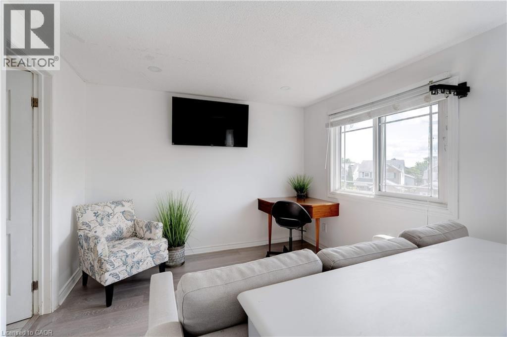 2261 Leominster Drive, Burlington, ON - Indoor Photo Showing Bedroom