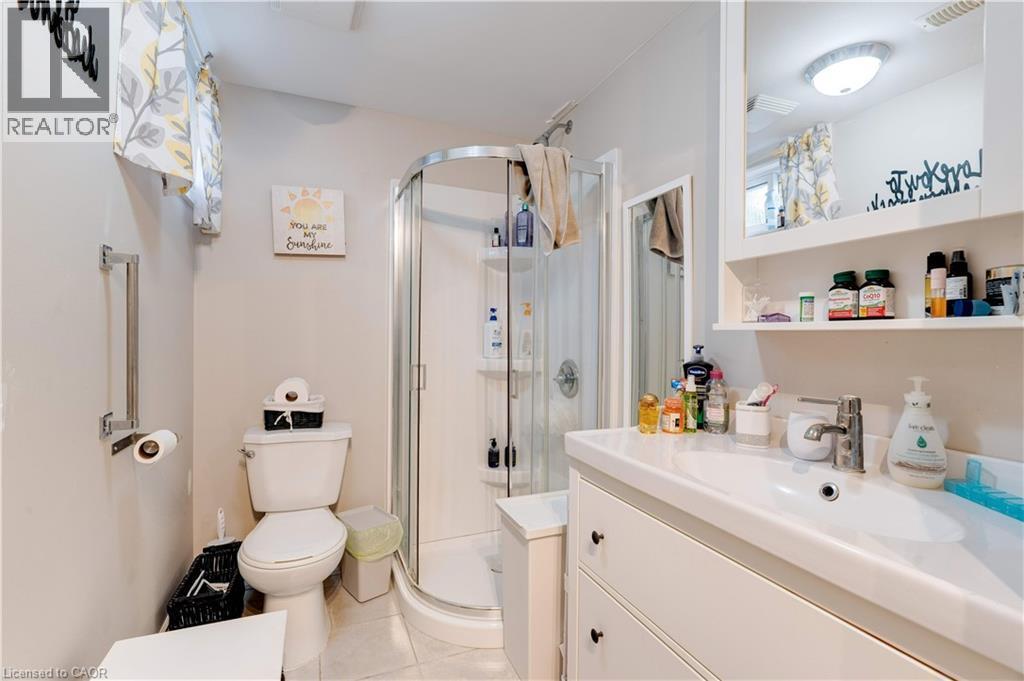 2261 Leominster Drive, Burlington, ON - Indoor Photo Showing Bathroom