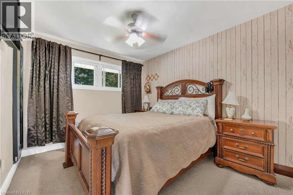 446 East 36Th Street, Hamilton, ON - Indoor Photo Showing Bedroom