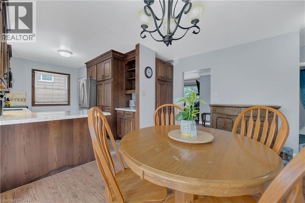 446 East 36Th Street, Hamilton, ON - Indoor Photo Showing Dining Room