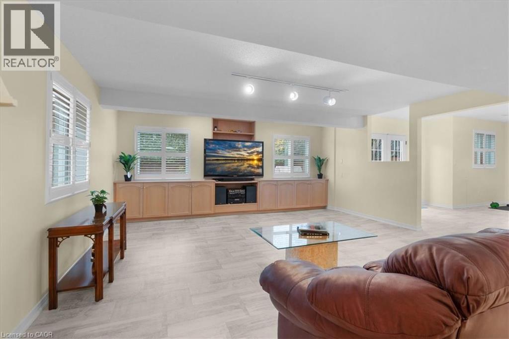 Living area with tones of natural lighting and 9 foot ceiling height - 90 Westlawn Drive, Hamilton, ON - Indoor Photo Showing Other Room