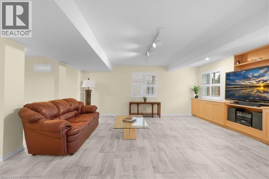 Living area with tones of natural lighting and 9 foot ceiling height - 90 Westlawn Drive, Hamilton, ON - Indoor Photo Showing Living Room