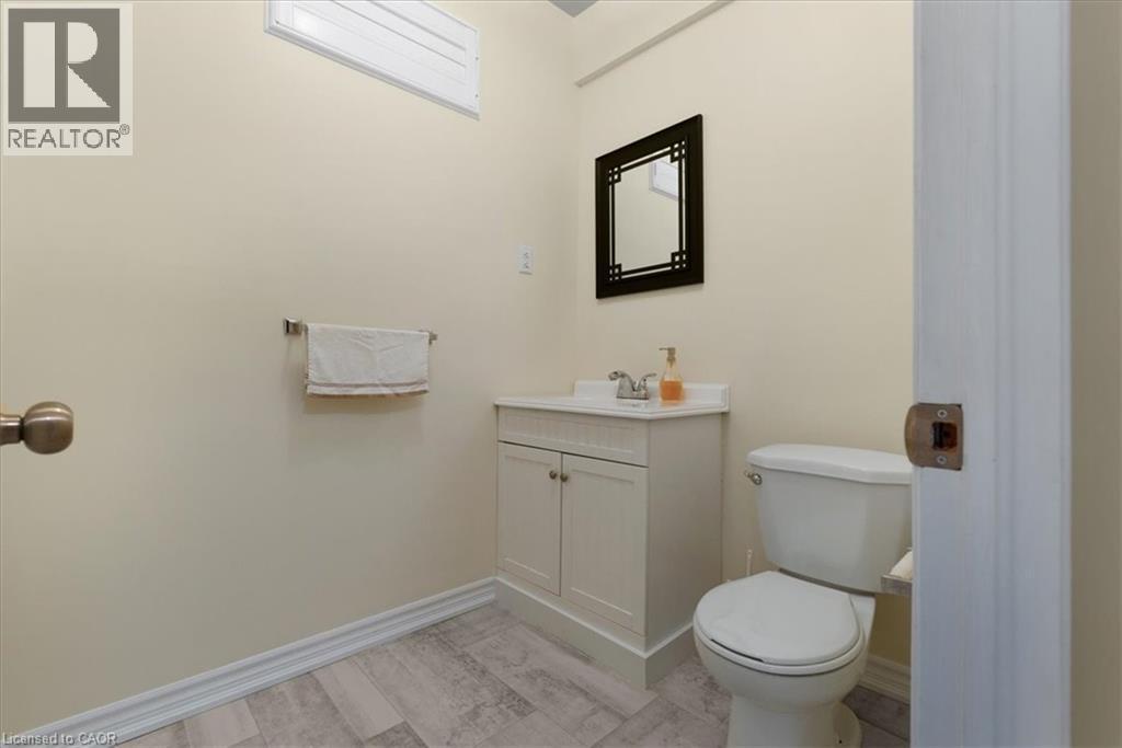 2 piece bath in basement - 90 Westlawn Drive, Hamilton, ON - Indoor Photo Showing Bathroom