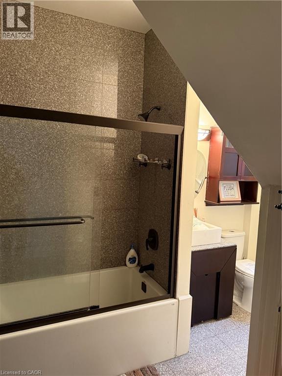 105 Wellington Street S, Hamilton, ON - Indoor Photo Showing Bathroom