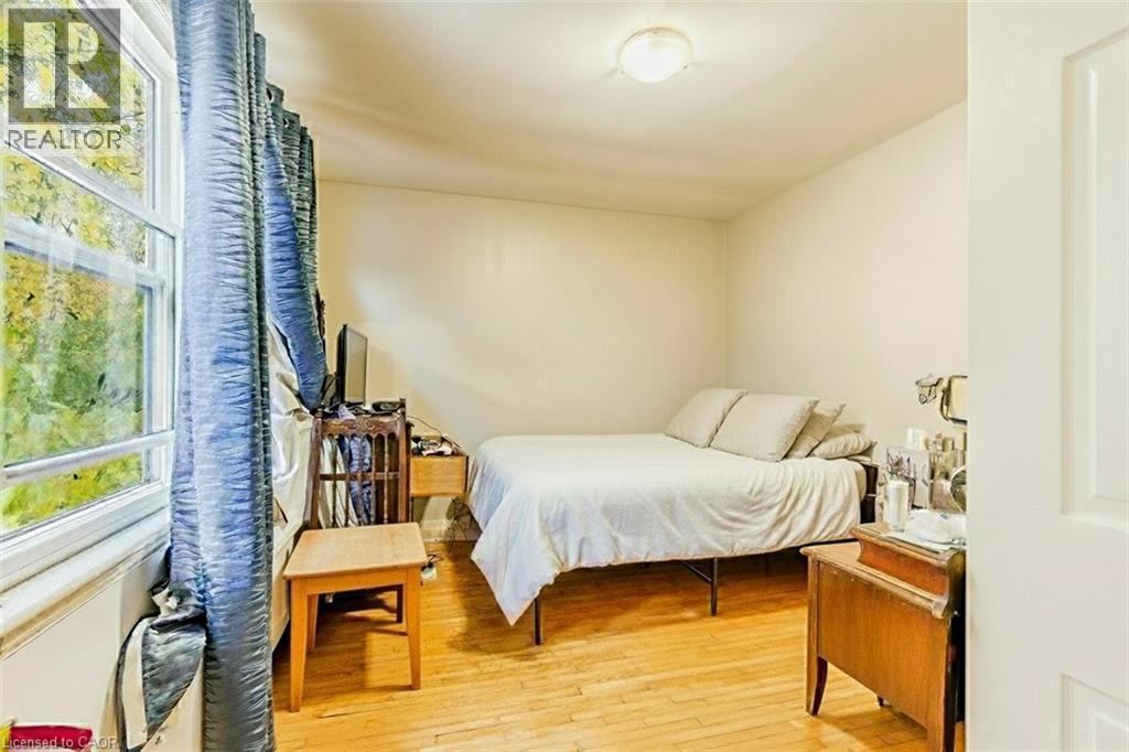 Bedroom featuring light wood-style floors - 172 Markland Street, Hamilton, ON - Indoor Photo Showing Bedroom