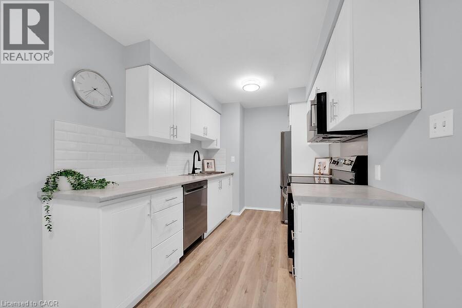 1015 Upper Gage Avenue Unit# 4, Hamilton, ON - Indoor Photo Showing Kitchen