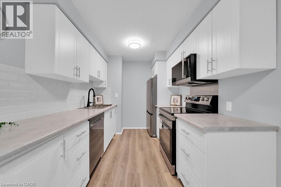 1015 Upper Gage Avenue Unit# 4, Hamilton, ON - Indoor Photo Showing Kitchen With Upgraded Kitchen