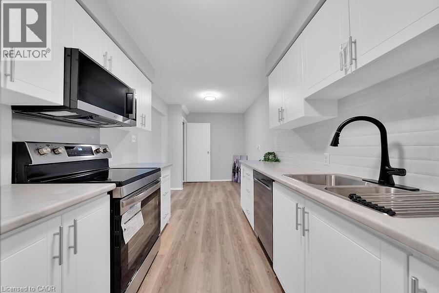 1015 Upper Gage Avenue Unit# 4, Hamilton, ON - Indoor Photo Showing Kitchen With Upgraded Kitchen